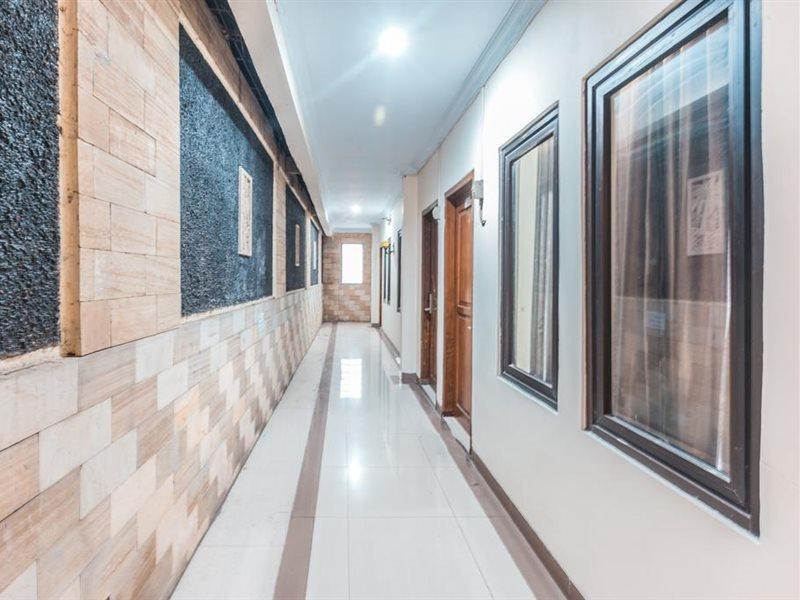 Oyo 1667 Wisma Lux Barkah Jakarta Hành lang bức ảnh