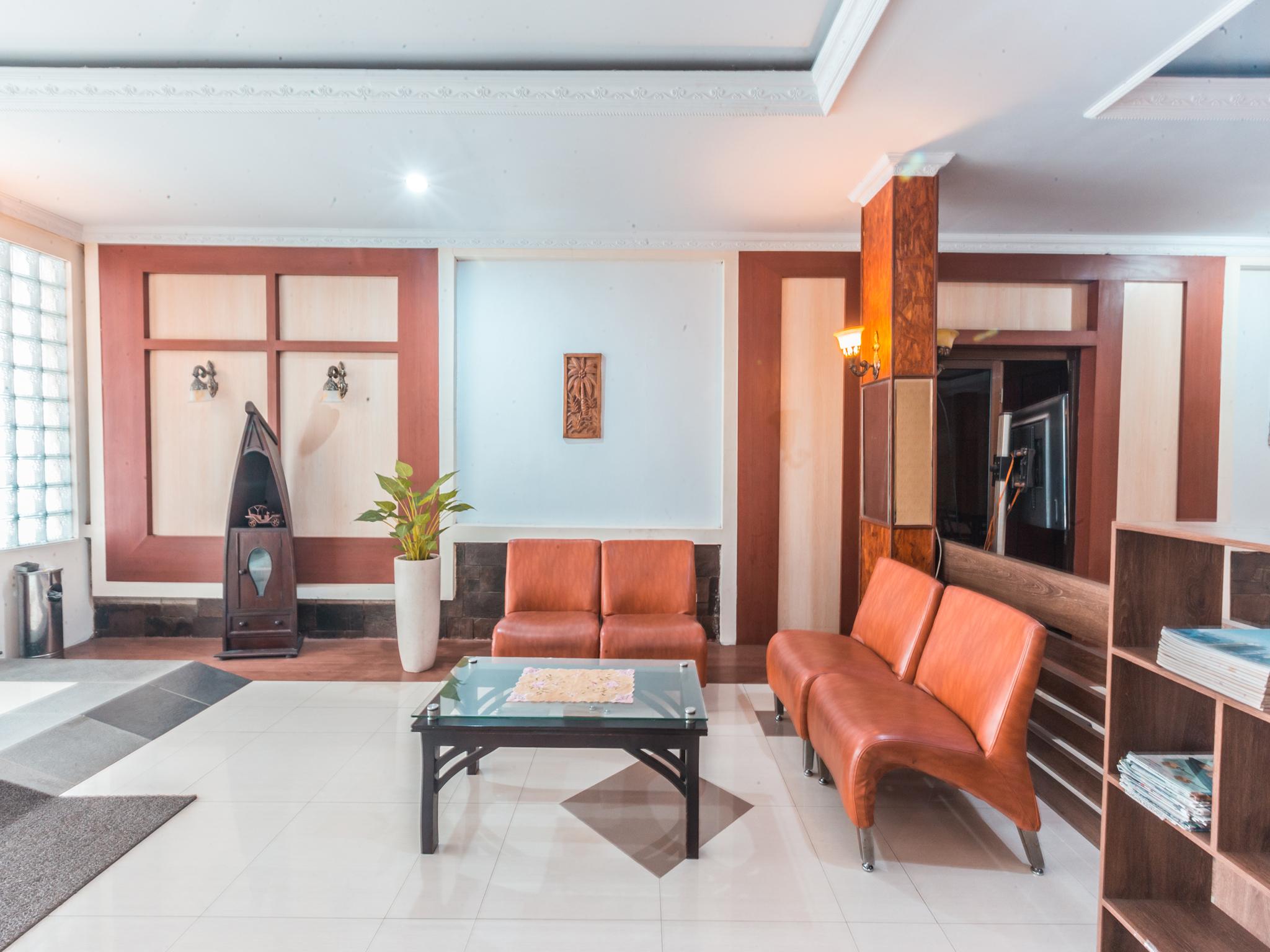 Oyo 1667 Wisma Lux Barkah Jakarta Ngoại thất bức ảnh