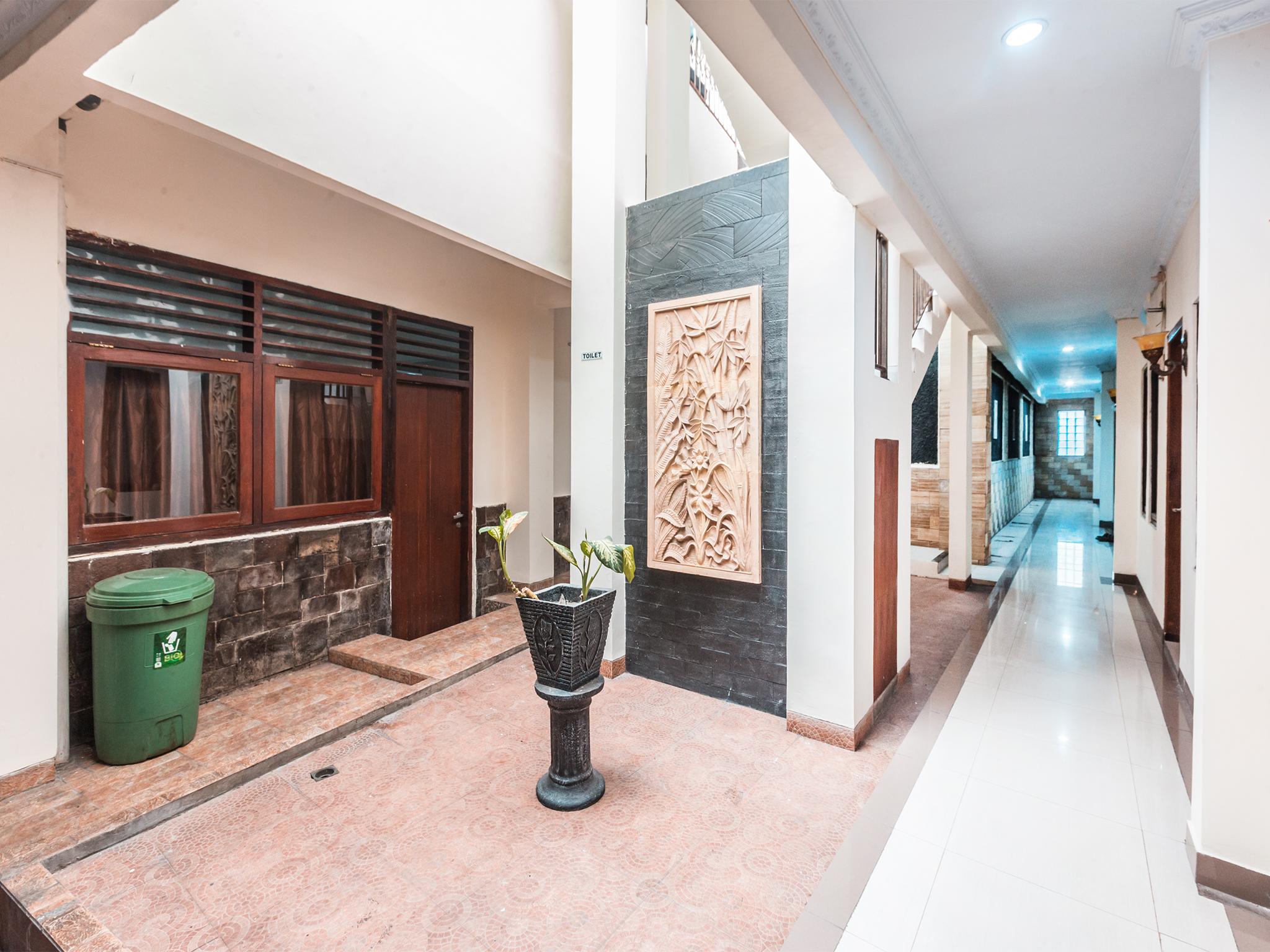 Oyo 1667 Wisma Lux Barkah Jakarta Ngoại thất bức ảnh