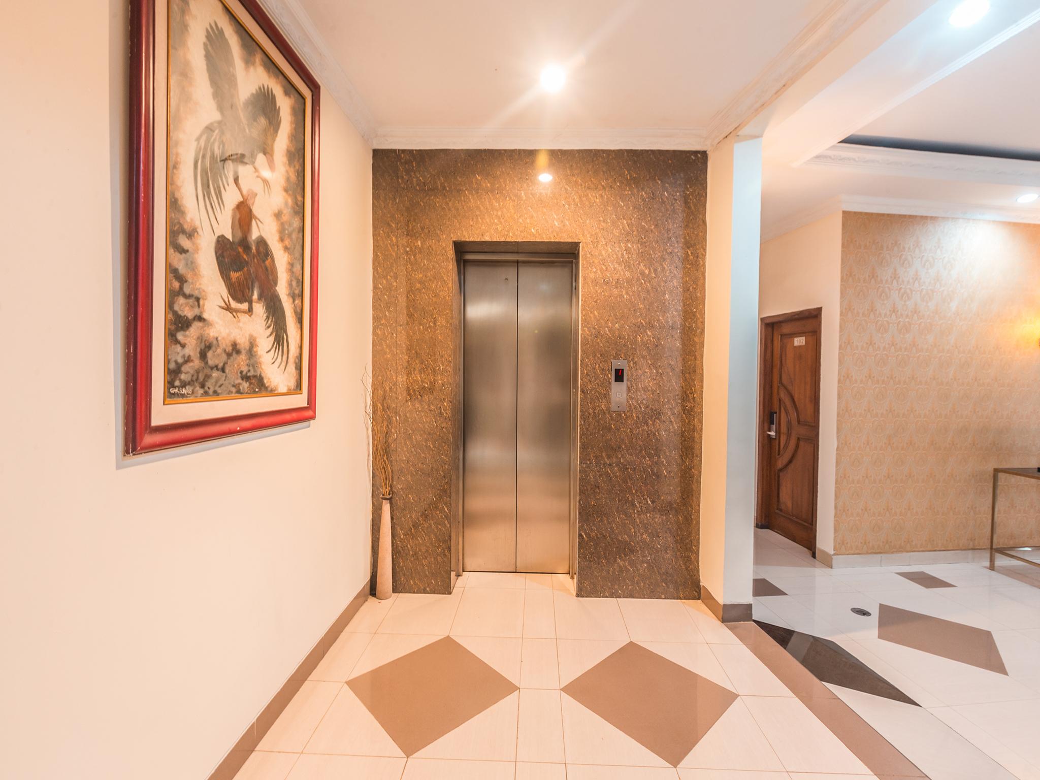 Oyo 1667 Wisma Lux Barkah Jakarta Ngoại thất bức ảnh